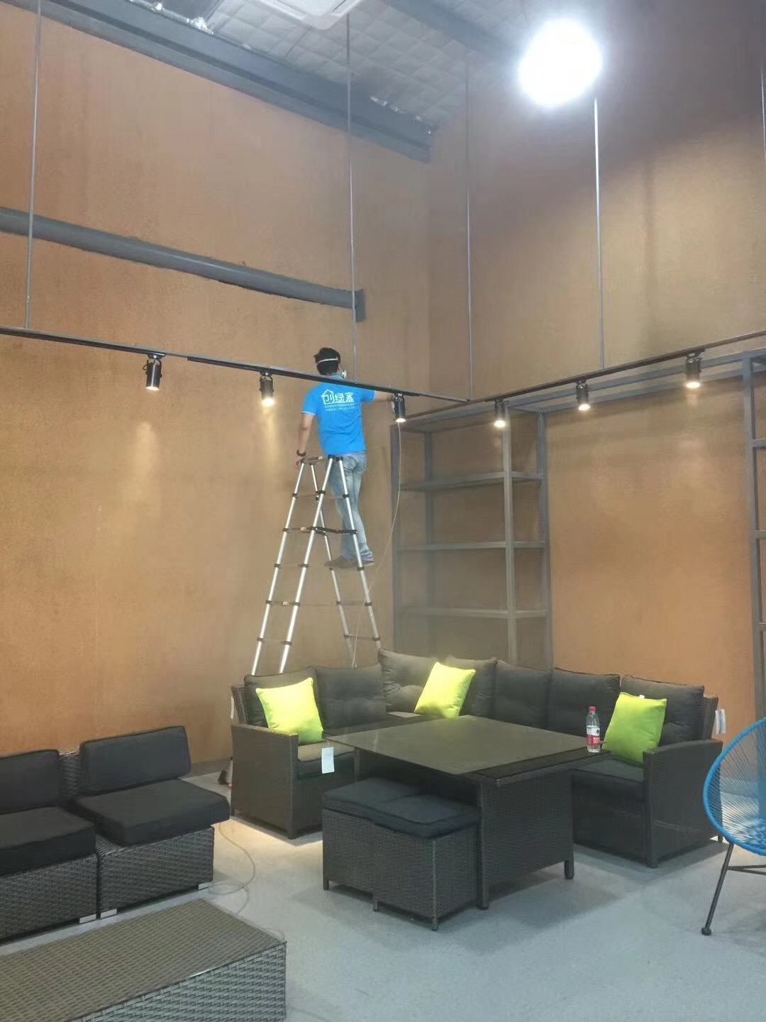 樂富設計園在一個loft創意產業園中，2760多方的一個大項目歷經創綠家兩組工程師兩天兩夜的治理，典型loft式的裝修異味大大降低。樂富設計園的治理源于創綠家曾經為泰普森旗下一家子公司甲醛治理，治理完畢效果非常好，所以泰普森集團二次選擇我們治理。創綠家，值得您信任！