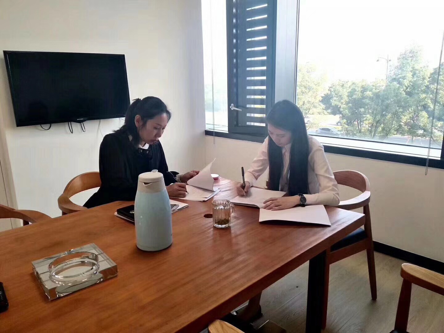 熱烈祝賀閔總、楊總簽約創綠家鶴崗市區級代理！