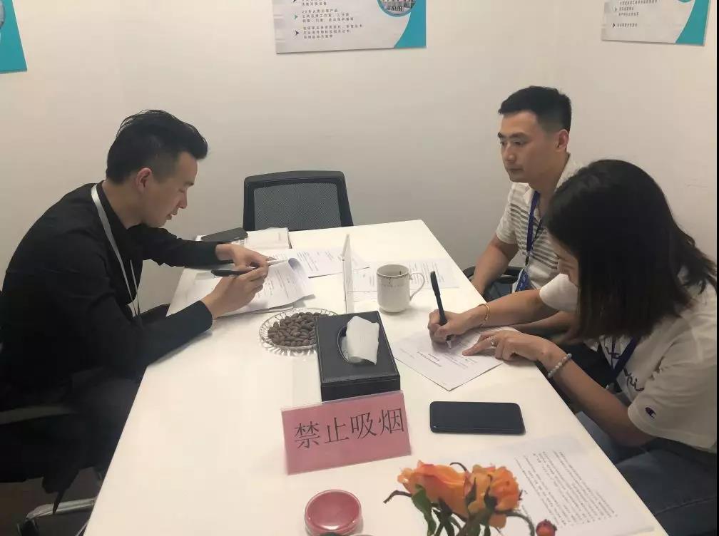 熱烈祝賀王總簽約創(chuàng)綠家南京市區(qū)級代理！