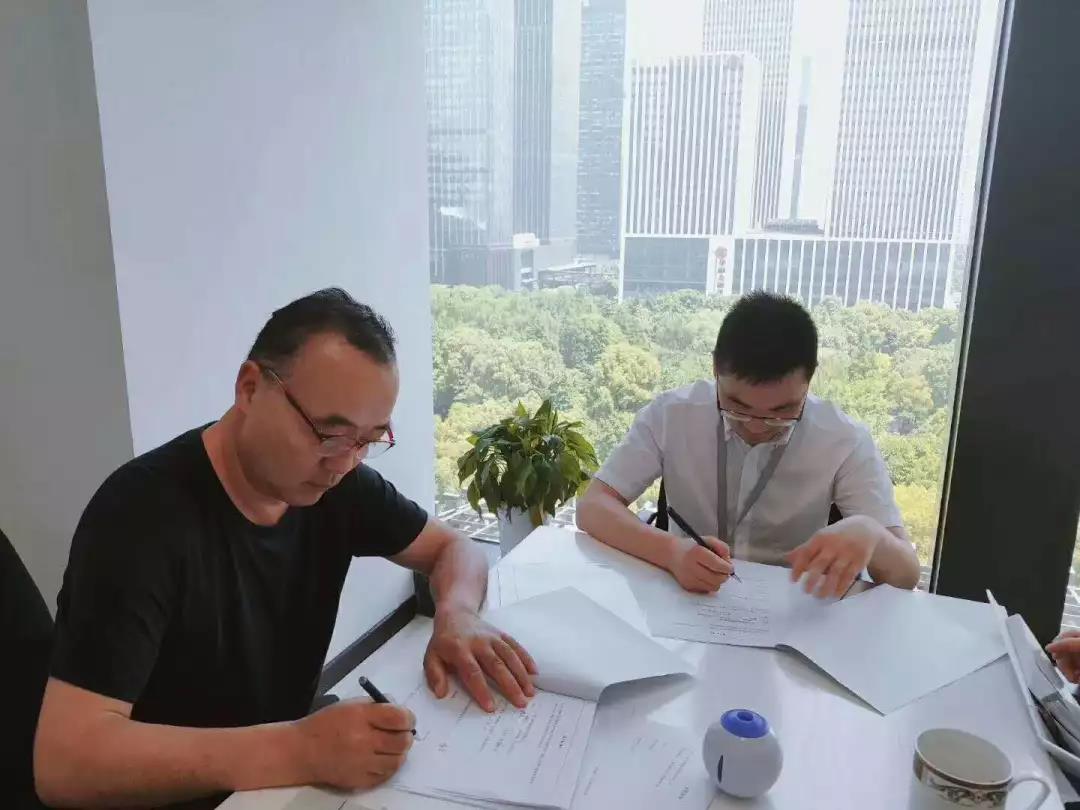 熱烈祝賀徐總簽約創綠家淮南市區級代理！