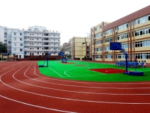對(duì)“毒跑道”說不,中小學(xué)塑膠跑道出強(qiáng)制新國標(biāo):甲醛不得高于0.4mg