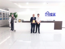 熱烈祝賀尚總、鄧總夫婦簽約創(chuàng)綠家四川省市級代理！