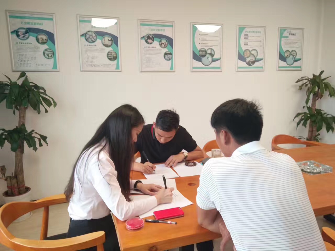 熱烈祝賀普洱李總兄弟簽約創綠家！